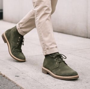 Clarks Men’s Olive Green Suede Desert Boots Chukka Lace-Up Casual Size 7.5